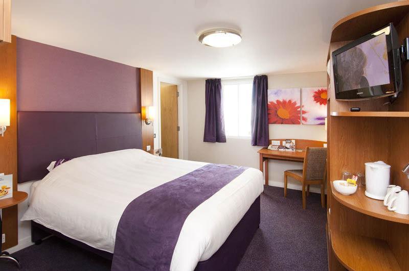 Premier Inn London אילפורד מראה חיצוני תמונה